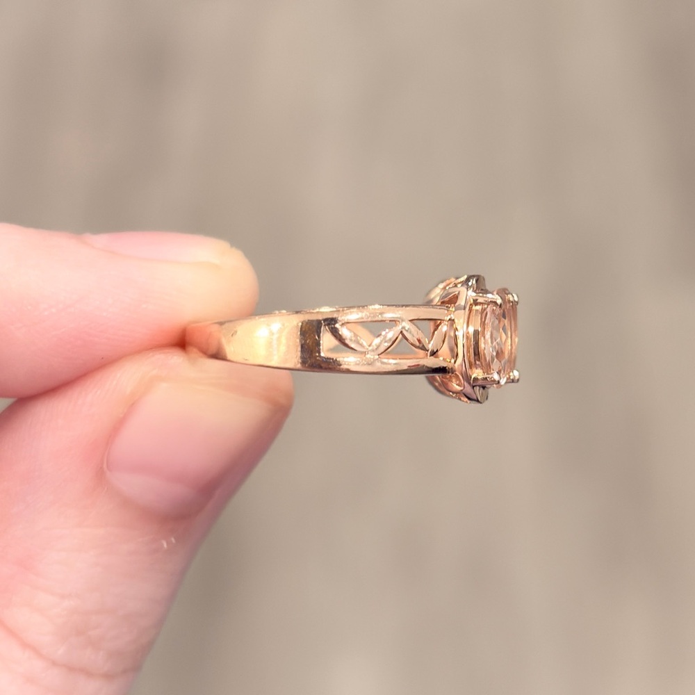Vintage Filigree Morganite Three Stone Ring: 14K Rose Gold, Size 7.25 - Picture 8 of 12